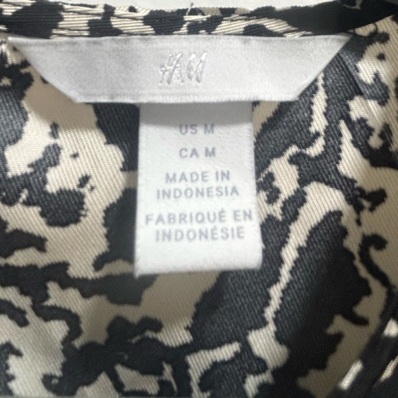 H&M Cream & Black Printed V-Neck Blouse - Picture 5 of 6